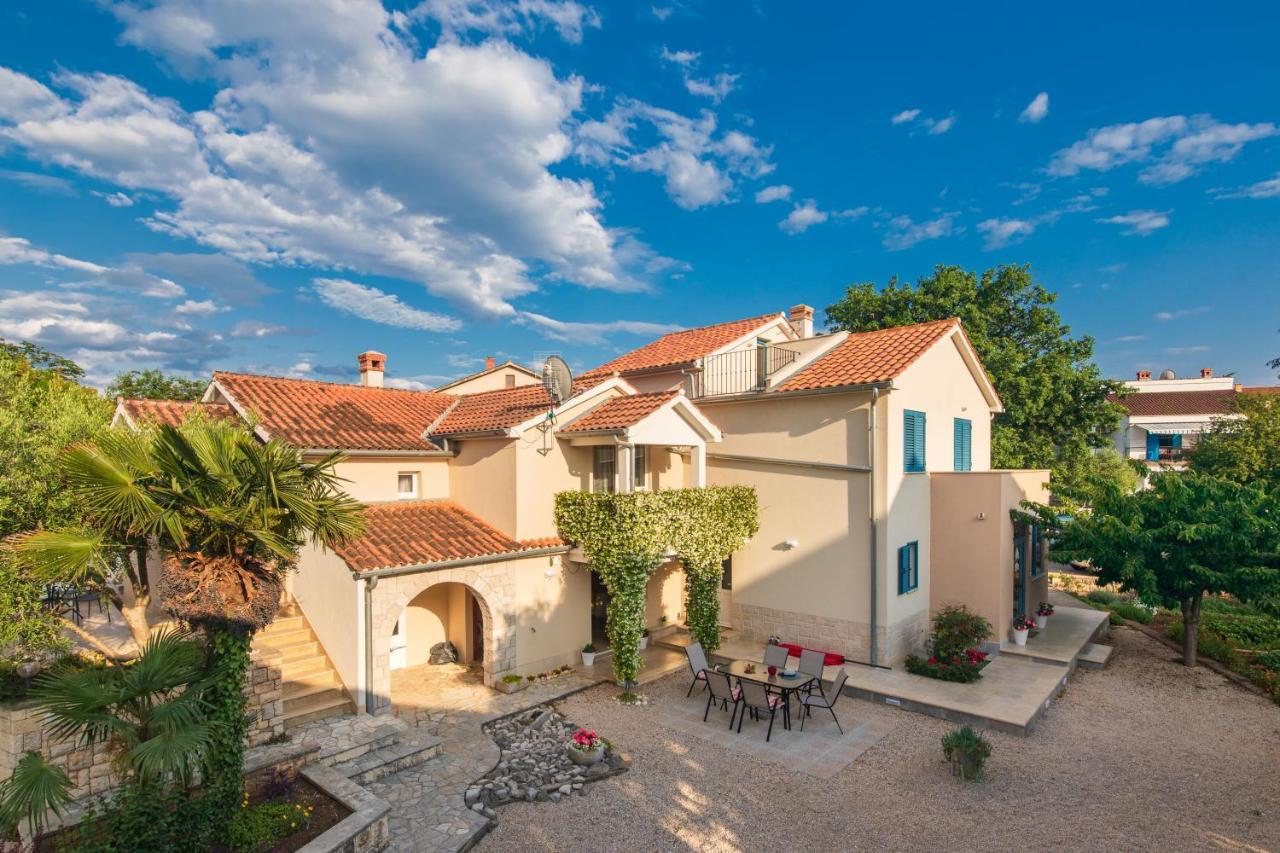 Apartman Ivona U Prizemlju Malinska Exterior photo